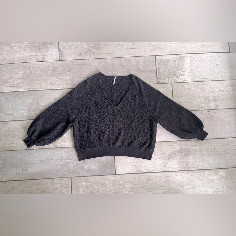 FREE PEOPLE Black V-Neck Boucle Pullover EUC